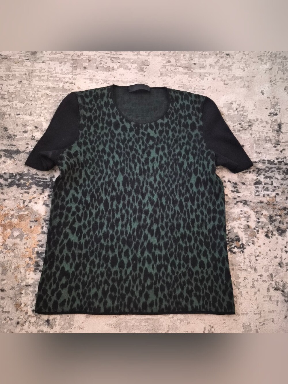 Burberry Green and Black Leopard-Print Short Sleeve Top